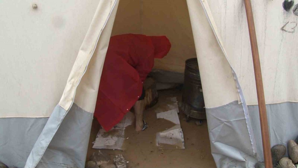 Deprem bölgesinde yağış etkili oldu