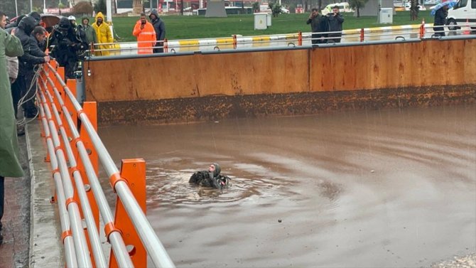 Şanlıurfa'da sağanak derelerin taşmasına neden oldu