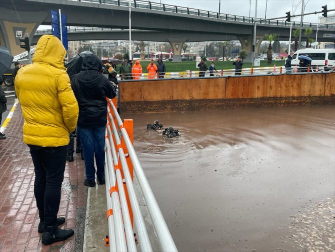 Şanlıurfa'da sağanak derelerin taşmasına neden oldu