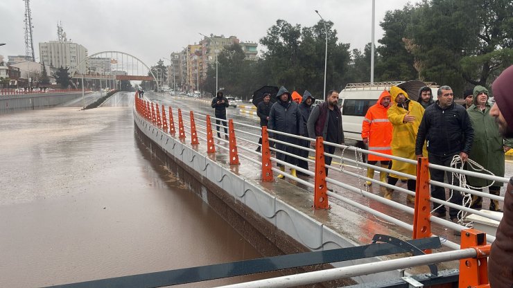 Şanlıurfa'da sel felaketi: Suya kapılan 6 kişi aranıyor