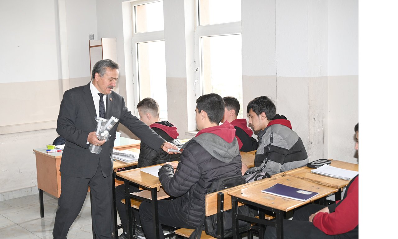 baskan-tutaldan-ogrencilere-anlamli-hediye-2.jpg