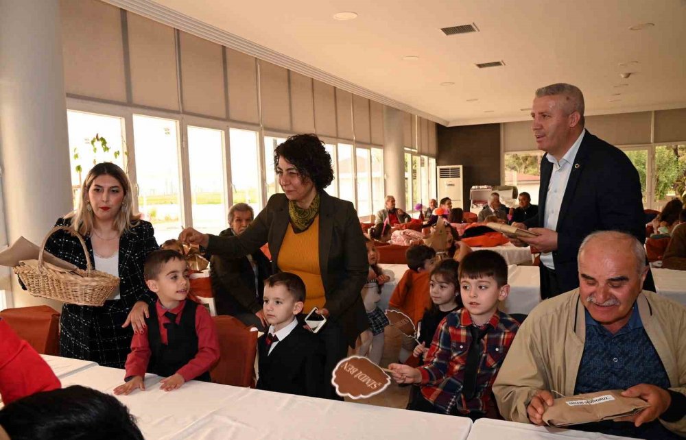 "Geçmişten Geleceğe" defilesi