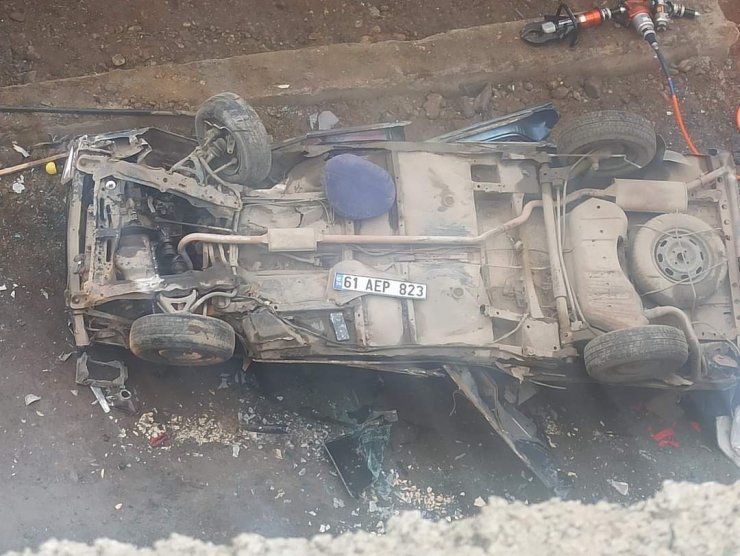 Otomobil, 25 metre yüksekliğindeki duvarı aşarak alt yola düştü; sürücü öldü
