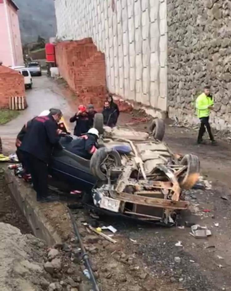 Otomobil, 25 metre yüksekliğindeki duvarı aşarak alt yola düştü; sürücü öldü