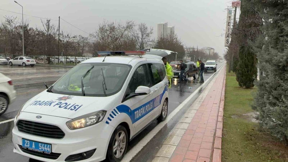 Elazığ’da otomobilin çarptığı çocuk yaralandı
