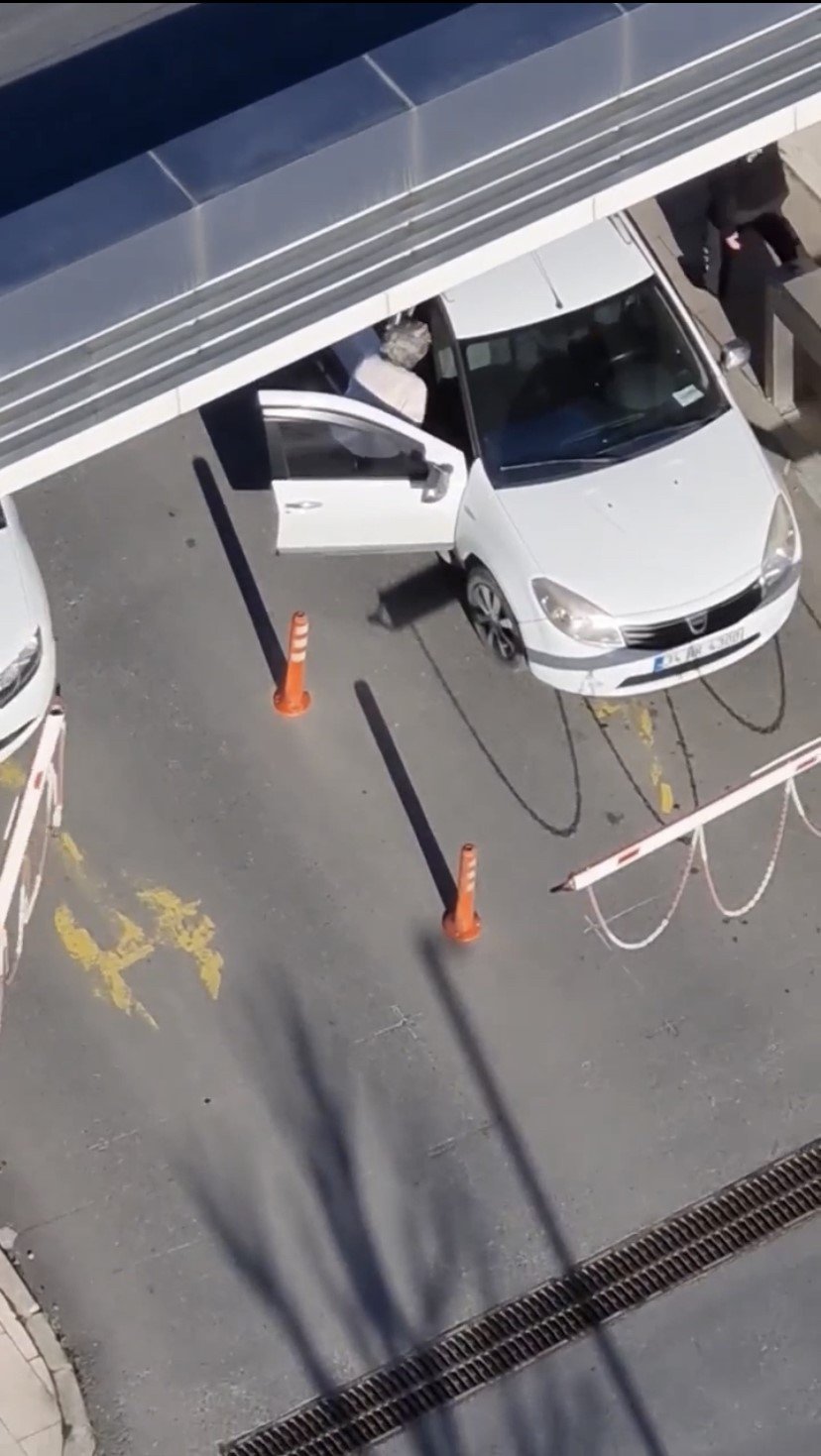 İstanbul’da bastonlu, bıçaklı ve yumruklu trafik kavgaları kamerada