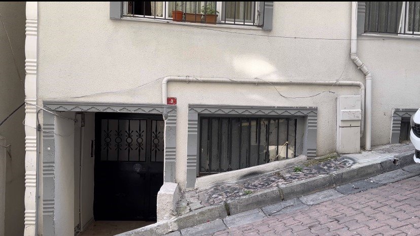 İstanbul’da yaşlı çifte hırsız şoku: 400 lirayı çalıp kaçtılar