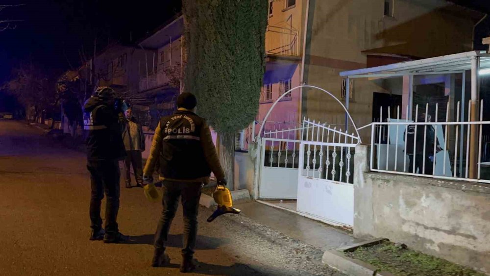 Kardeşler evlerinin önünde silahlı saldırıya uğradı