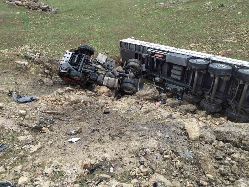 Mardin’de tır ile pikap kafa kafaya çarpıştı: 1 ölü, 7 yaralı