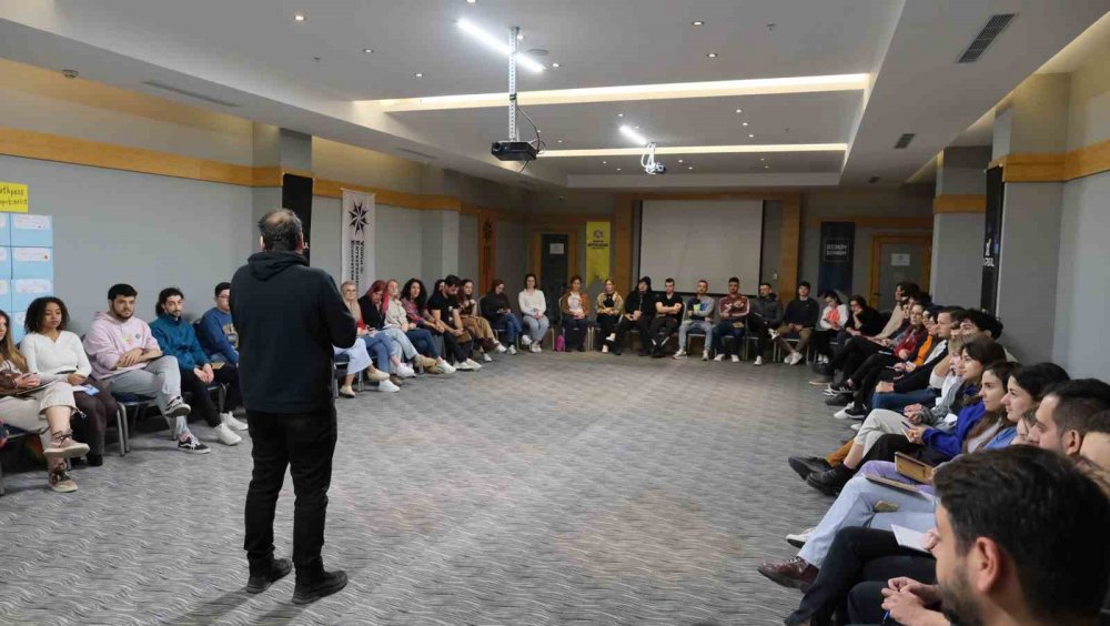 Konya'da 8 ülkeden 50 gence girişimcilik eğitimi verdi