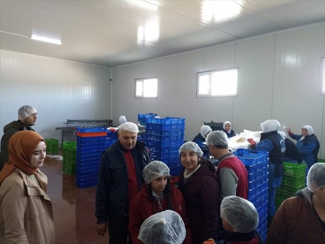 Özel öğrenciler balık fabrikasını gezdi