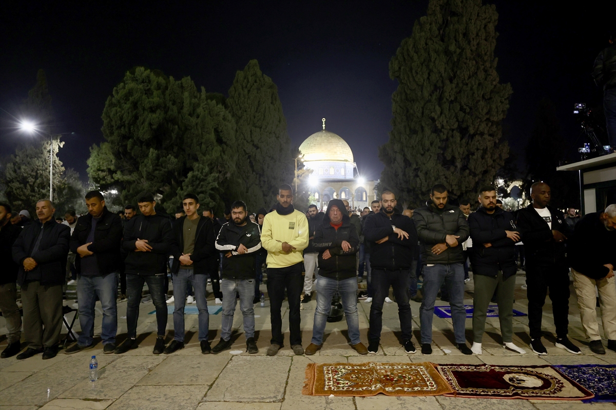 aa-20230322-30649522-30649514-kuduste-ilk-teravih-namazi-kilindi.jpg