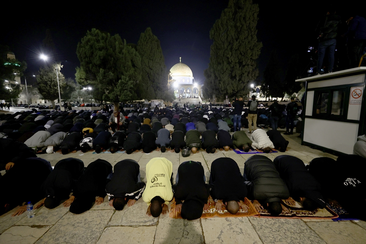 aa-20230322-30649522-30649515-kuduste-ilk-teravih-namazi-kilindi.jpg