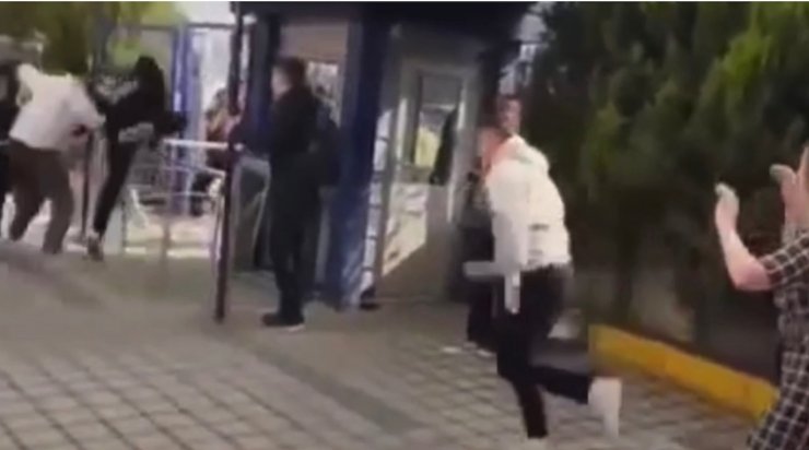 Lise öğrencilerinden büyük kavga!