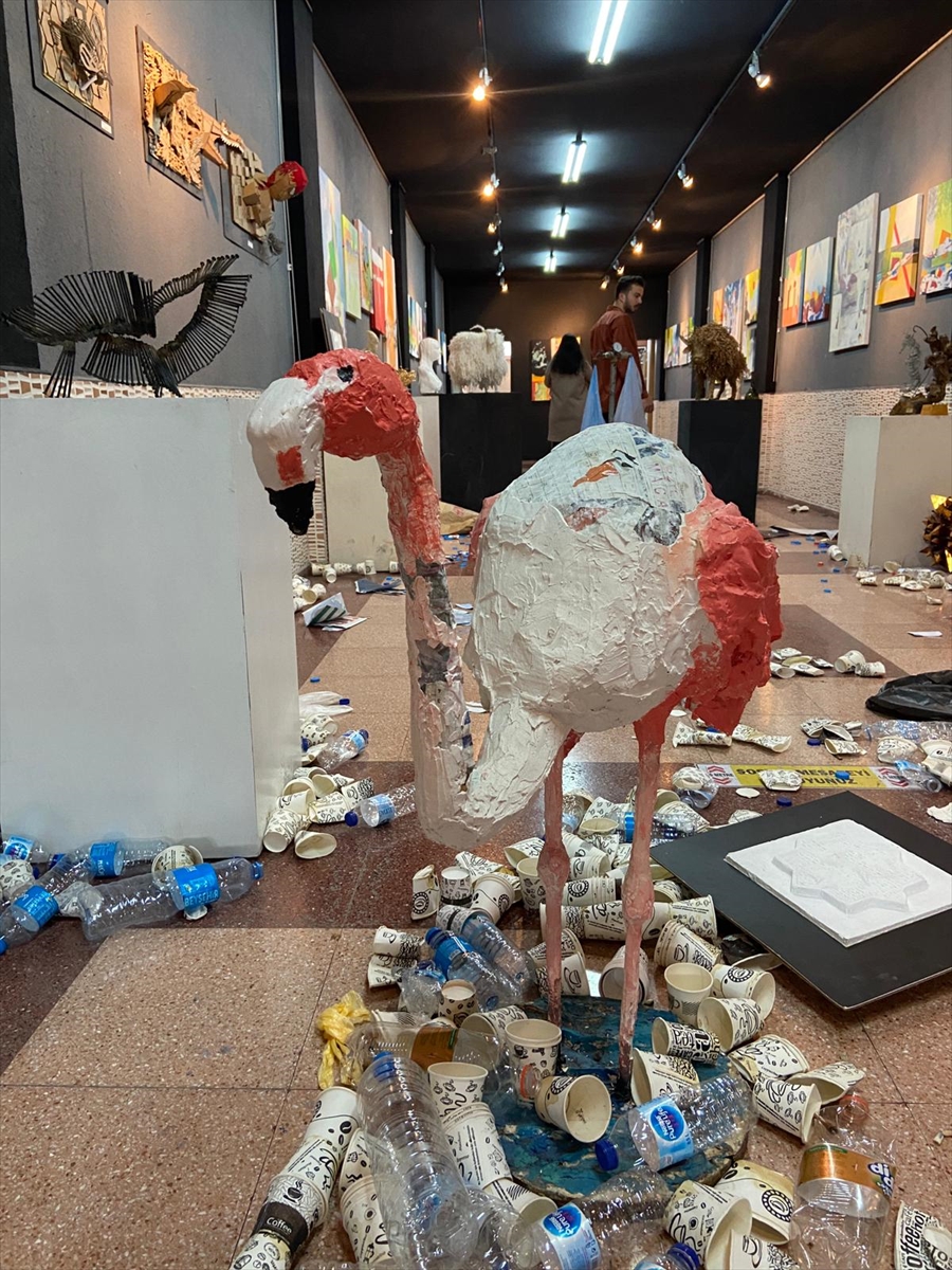 aa-20230323-30658023-30658021-konyada-sanatik-sergisiyle-cevre-kirliligine-dikkat-cekildi.jpg