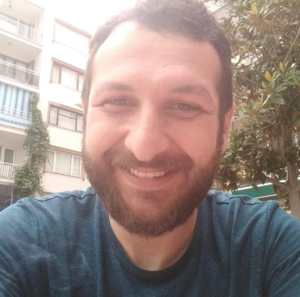 Annesinin boğazını keserek öldürüp çatıdan atlayan şahıs hastanede hayatını kaybetti