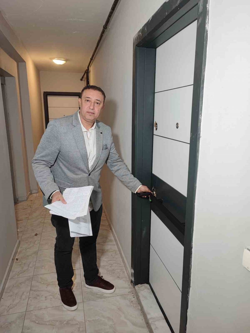 Depremden sonra evine döndü, hayatının şokunu yaşadı