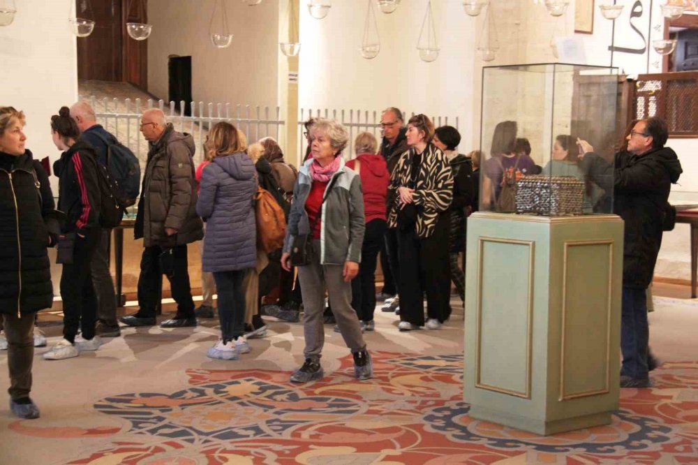 Konya'da Ramazan ayının ilk gününde Mevlana Müzesine ziyaretçi akını