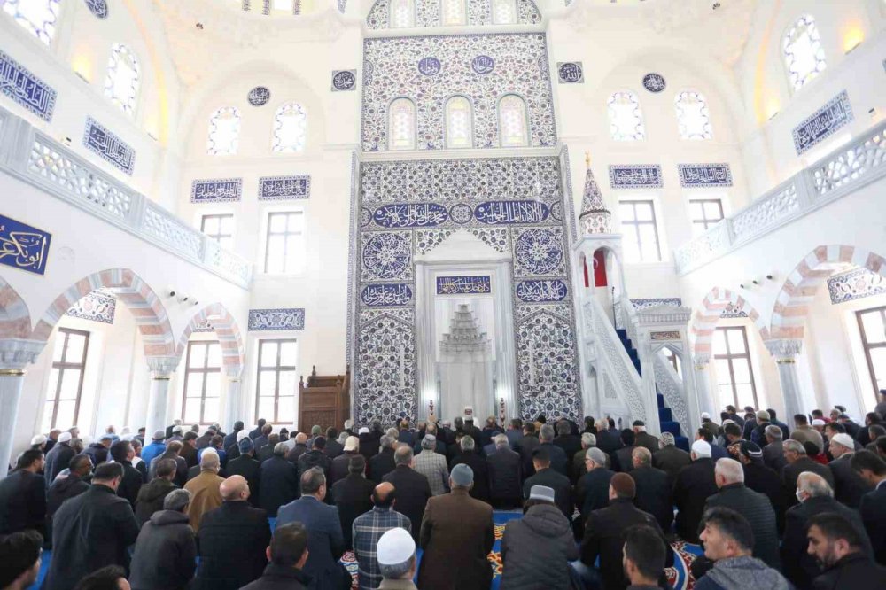 Bu özelliğe sahip Türkiye'nin üçüncü camisi olan Konyalılar Camii açıldı