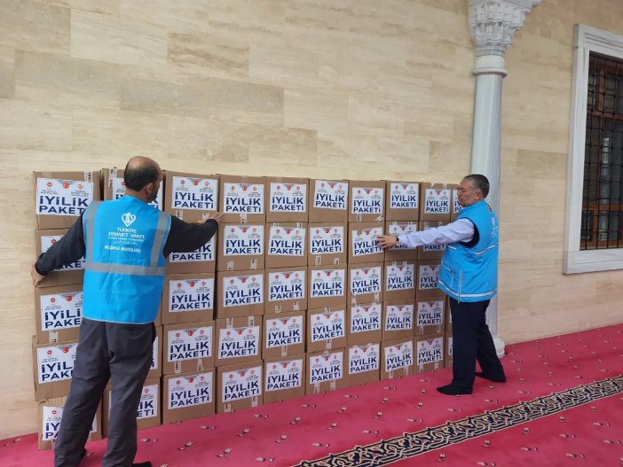 ihtiyac-sahipleri-icin-yardim-kolisi-hazirlandi-2.jpg