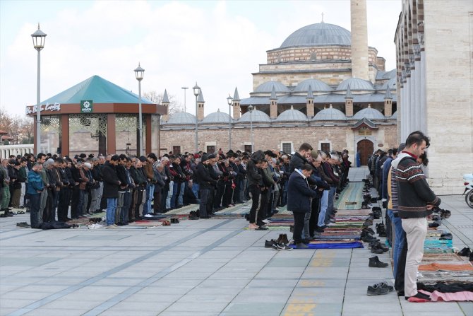 Konya'da ramazan ayının ilk cuma namazı kılındı