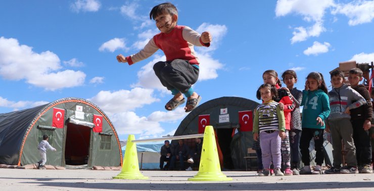 Malatya'da depremzede çocuklar, oyun parkurunda doyasıya eğlendi