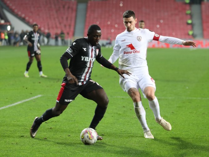 Samsunspor liderliğini sürdürdü