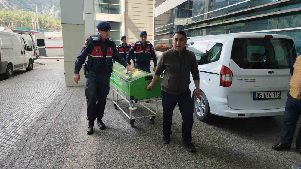 Çay kenarında kadın cesedi bulundu