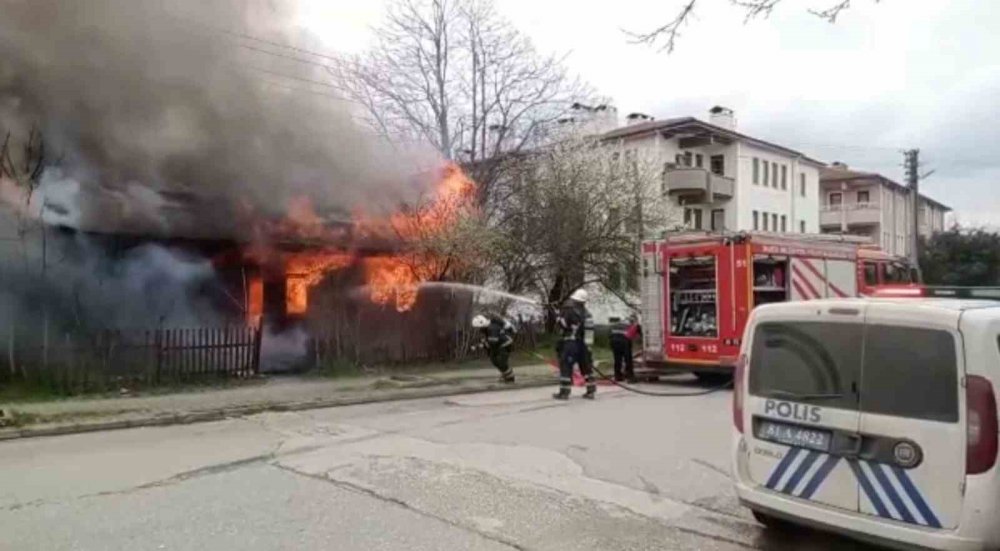 Metruk ev alev alev yandı