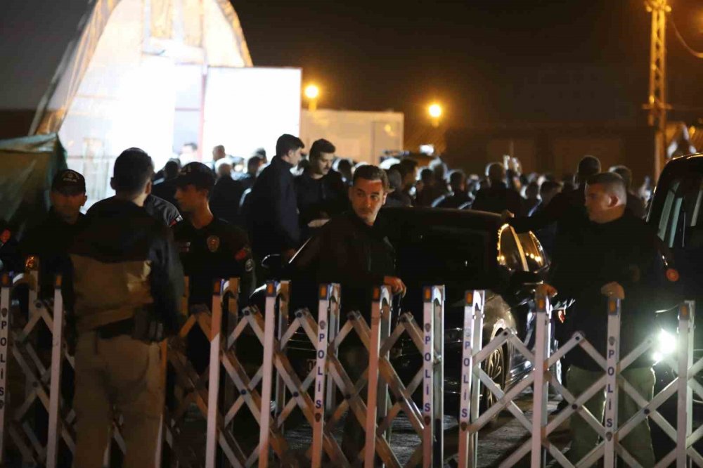 Cumhurbaşkanı Erdoğan iftarını depremzedelerle birlikte yaptı