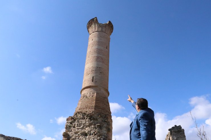 Harabe hale gelen tarihi camiden hırsızlık