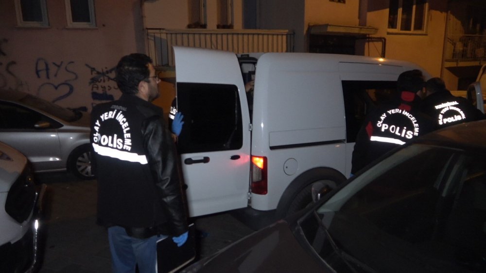 Kocasını göğsünden ve karnından bıçaklayarak öldürdü