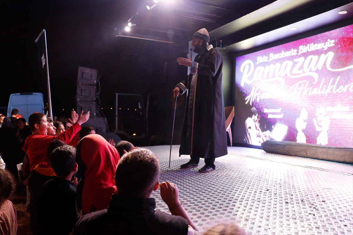 ramazan-gelenekleri-cadir-ve-konteyner-kentleri-gezen-mobil-sahne-ile-yasatiliyor-4.jpg