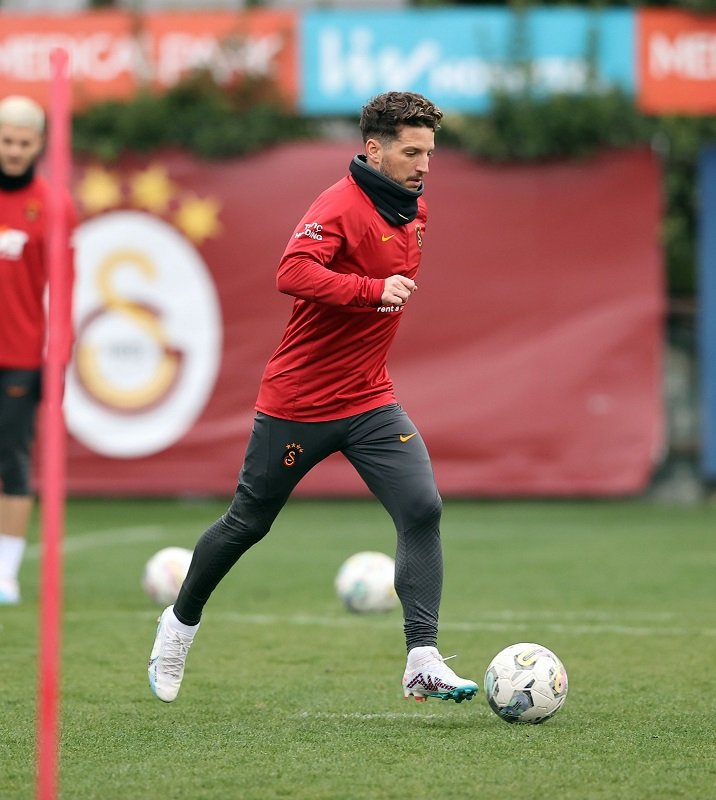 Galatasaray'da Dries Mertens takımla çalıştı