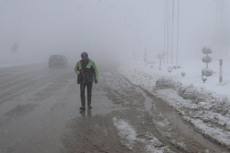 Denizli'de yüksek kesimlerde kar yağışı etkili oldu