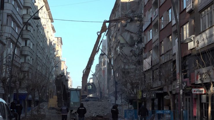 Elazığ'da ağır hasarlı 29 binanın yıkımı tamamlandı