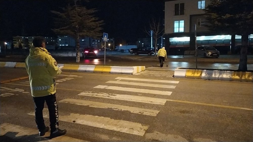 Otomobilin çarptığı yaya yaralandı