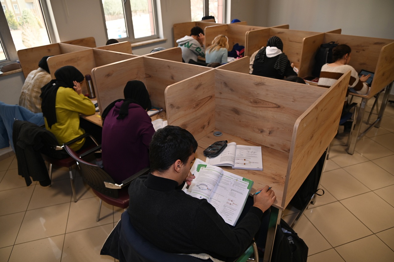 selcuklu-belediyesi-kutuphanecilik-faaliyetleriyle-ornek-olmaya-devam-ediyor-2.jpg