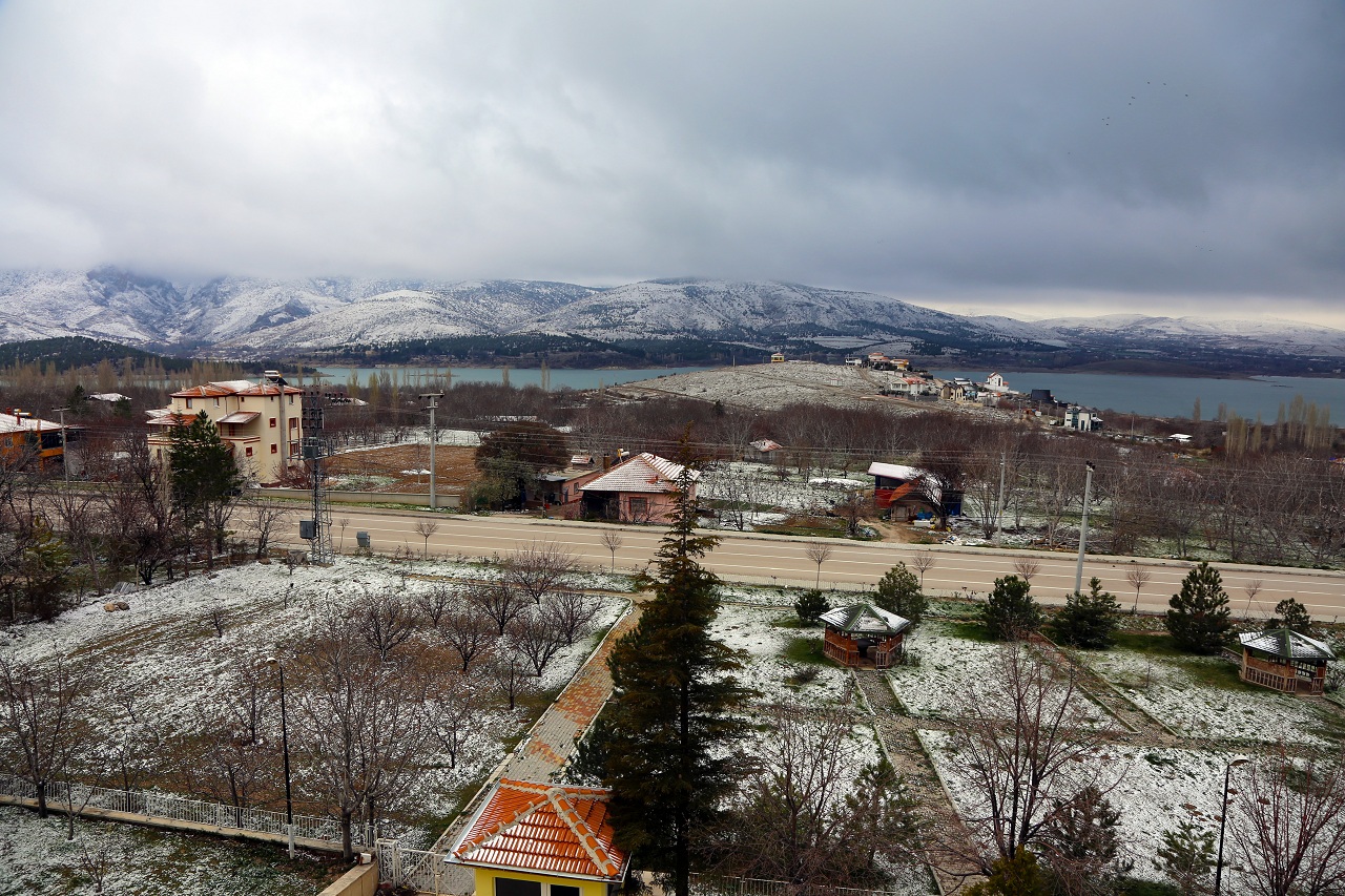 aa-20230330-30717037-30717032-halkapinarda-kar-kalinligi-20-santimetreye-ulasti.jpg
