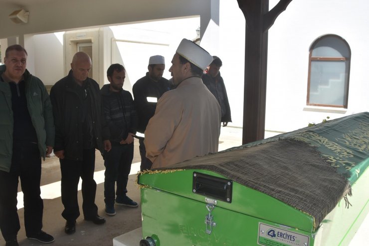 Fatma Girik'in annesi son yolculuğuna uğurlandı