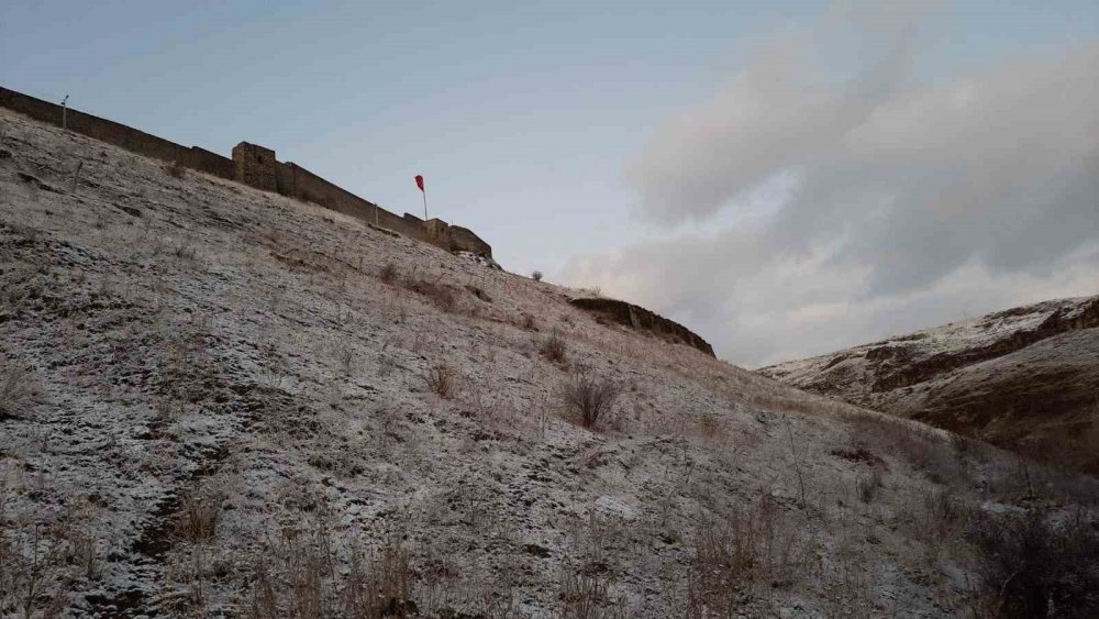 Kars’a mart karı yağdı, şehir beyaza büründü