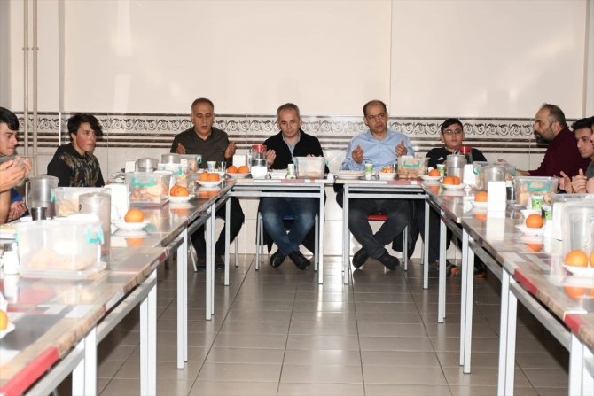 Kaymakam Pişkin, öğrencilerle iftar programında bir araya geldi