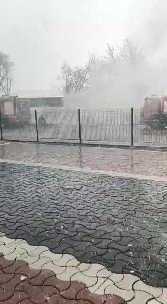 Şehirlerarası yolcu otobüsünde korkutan yangın