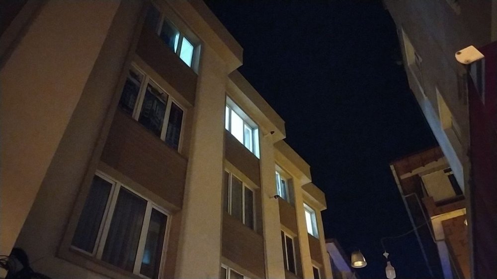 Sevgili çiftin kavgası kanlı bitti: Kadın, sevgilisini öldürdü