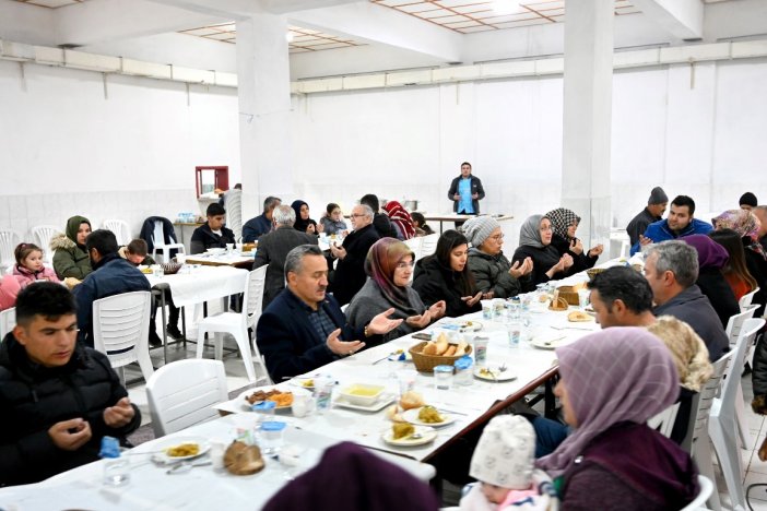 konyada-depremzede-ailelerle-iftar-programi-3.jpg