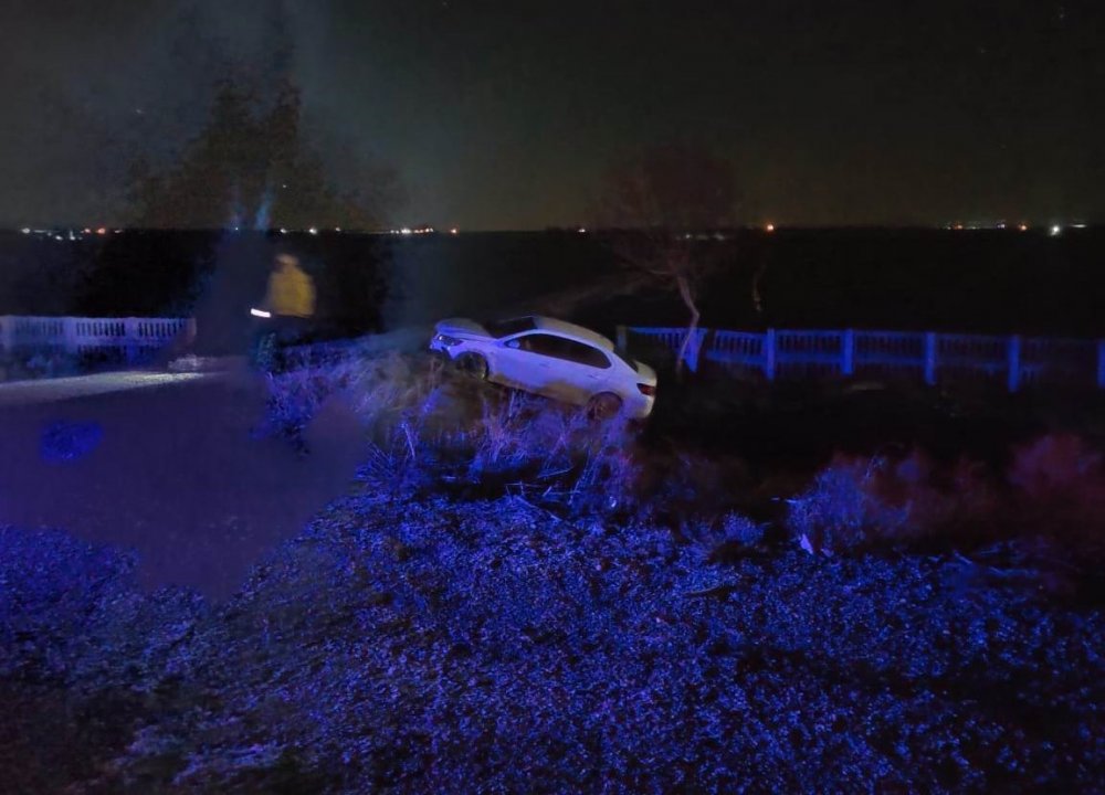 Konya'da kontrolden çıkan otomobil şarampole devrildi!