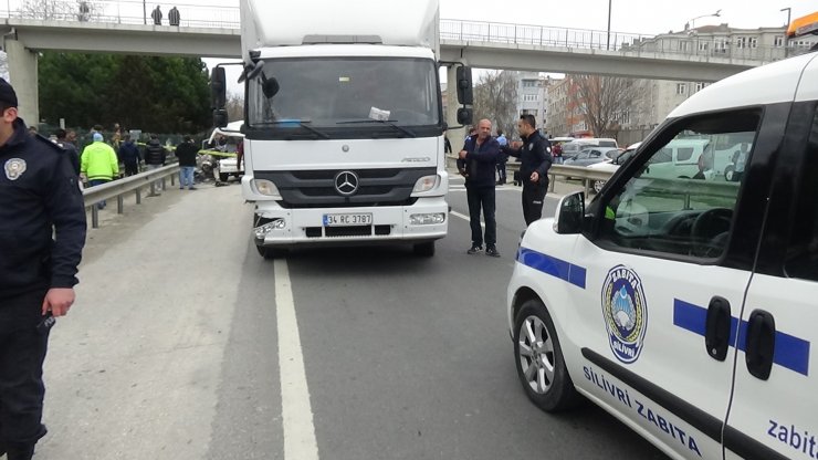 Servis midibüsü kaza yaptı, onlarca yaralı var