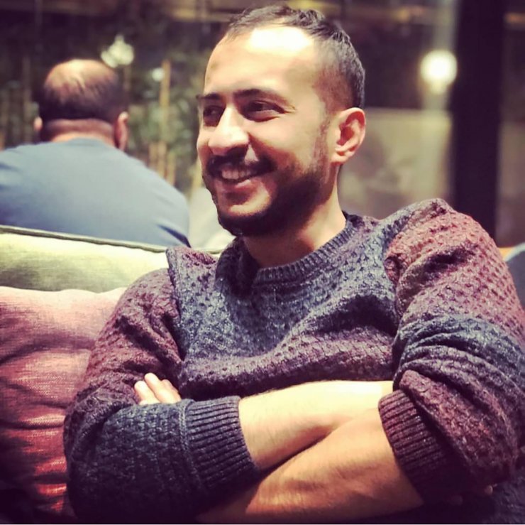 Otomobilde otururken yüzünden vuruldu