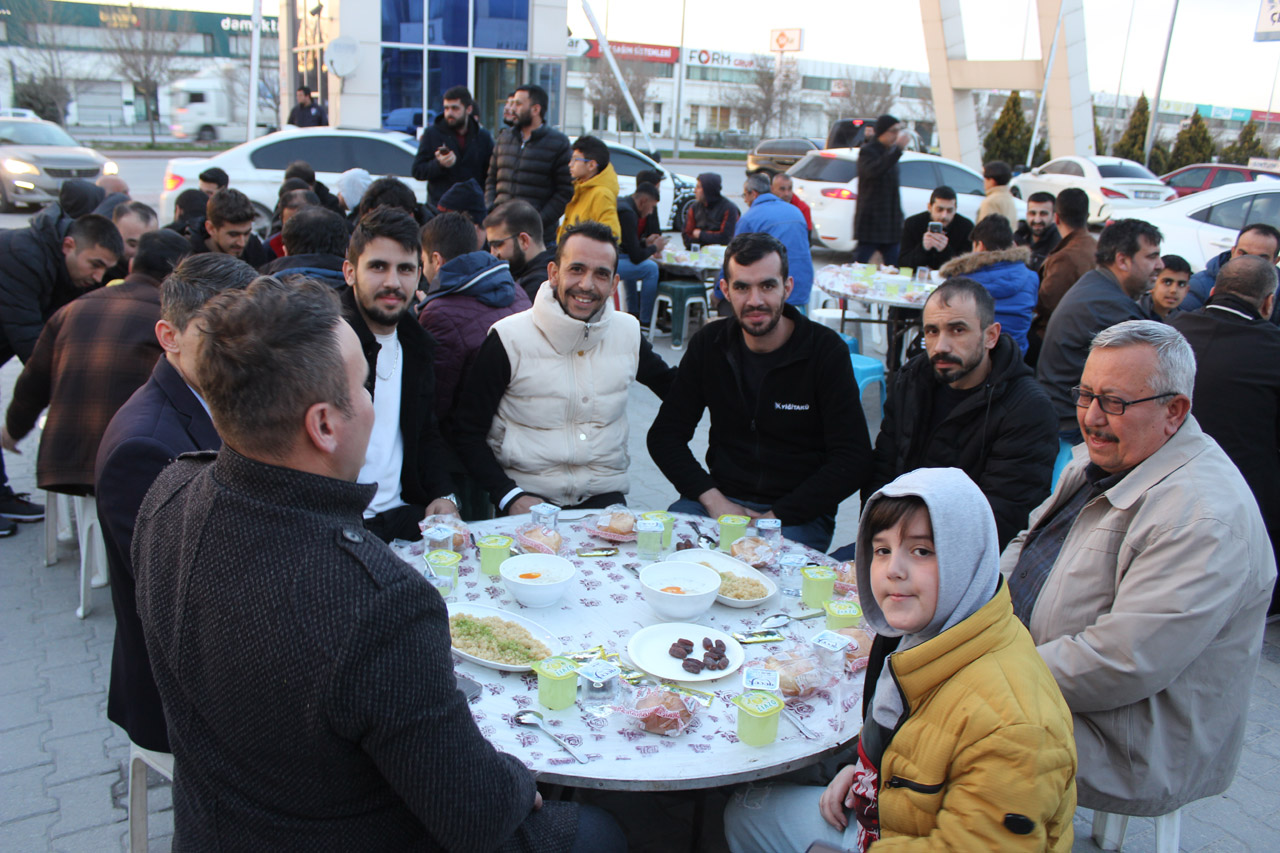 hasan-yilmaz-hirdavat-iftar-14.jpg