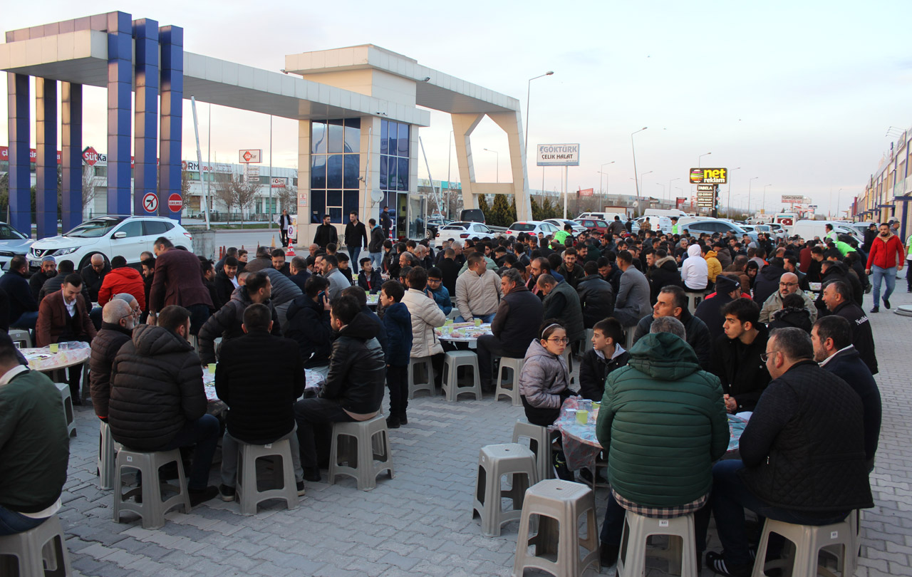 hasan-yilmaz-hirdavat-iftar-18.jpg
